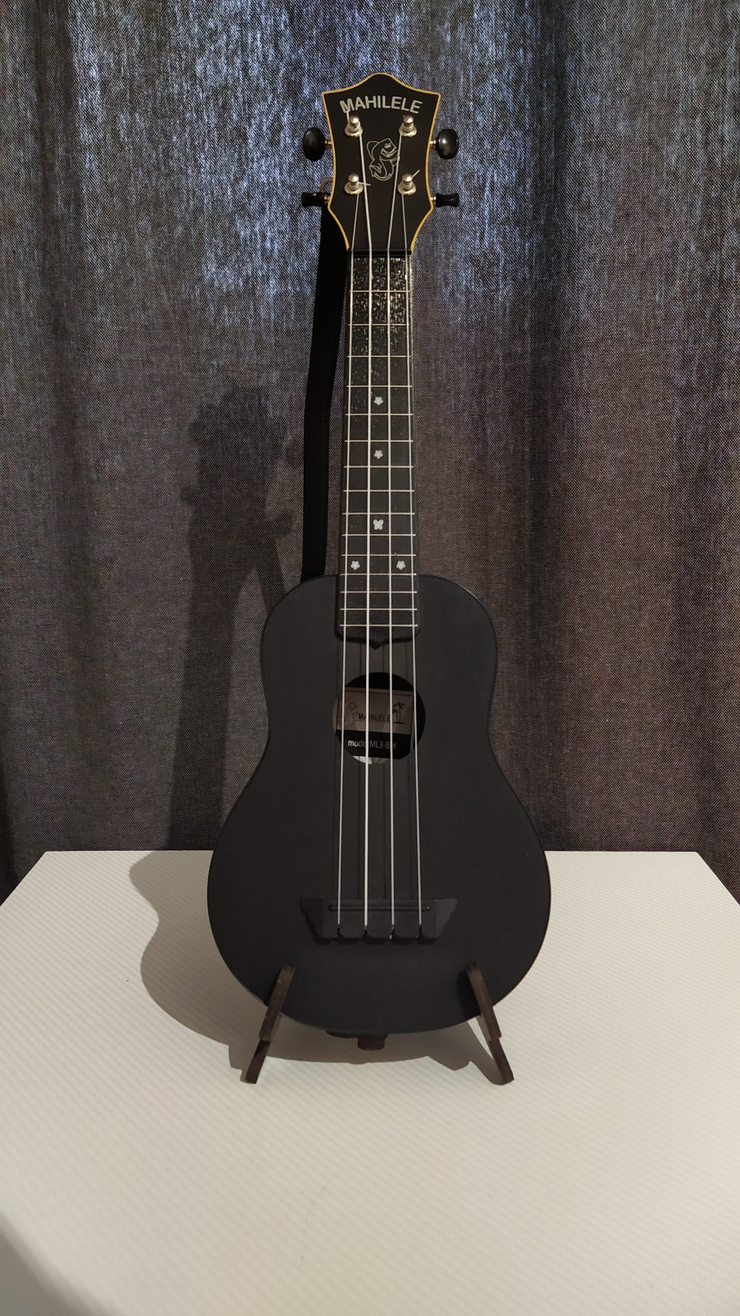 Stojak zaczepy do paska ukulele Leszczyq Laser Cut